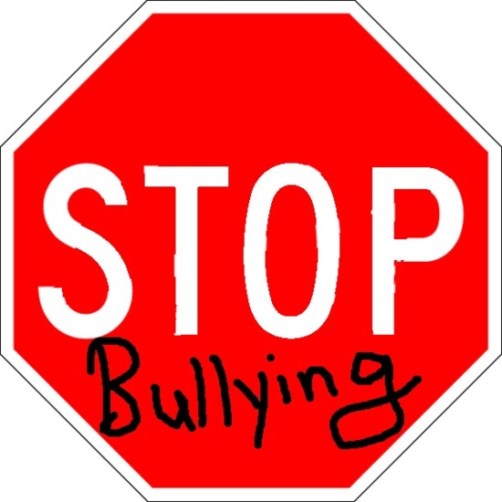 acosoThe_image_is_a_stop_sign_with_the_words_stop_bullying_2014-02-18_21-03